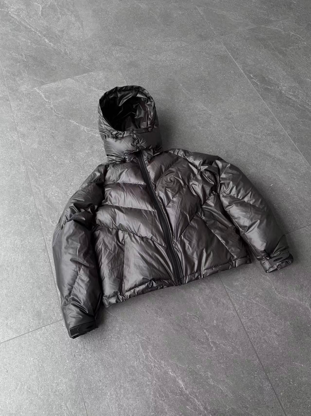“Dissipate” HEAT REACTIVE PUFFER - Tungsten Steel Black (Pre-sale Price Time-limited )